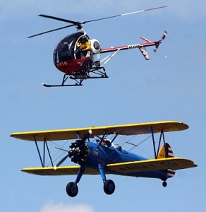 wingwalker_3 格林在试图表演移身到直升机的时候失去控制