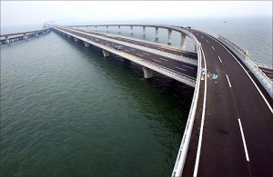 印度人眼中的中国经济:世界最长跨海大桥——青岛胶州湾跨海大桥 印度人眼中的中国经济:世界最长跨海大桥——青岛胶州湾跨海大桥