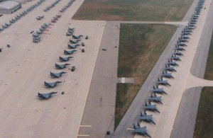 二炮可以用DF-21导弹短时压制冲绳美军基地 冲绳嘉手纳基地的美军驻有大量的战机