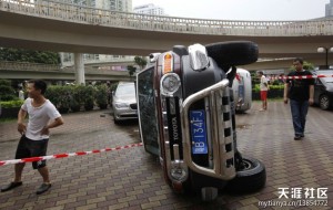 日本车被砸 日本人登上了钓鱼岛,中国人掀翻了日本车