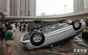 日本车被砸 日本人登上了钓鱼岛,中国人掀翻了日本车