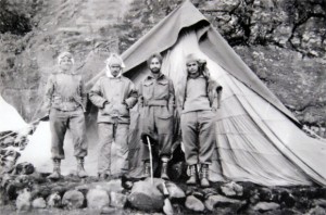 1962年10月初,摄于章多(Tsangdhar ),右二是贝尔 中印战争:1962年10月初,摄于章多(Tsangdhar ),右二是贝尔