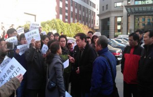 京沈高铁穿行北京一小区,数百居民抗议要求改线