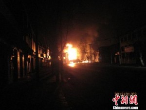 河南油罐车夜闯民宅,3人死亡