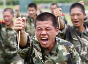 Paramilitary police train with plastic daggers at a military base in Suining 在四川遂宁军事基地,武警在用塑料匕首训练