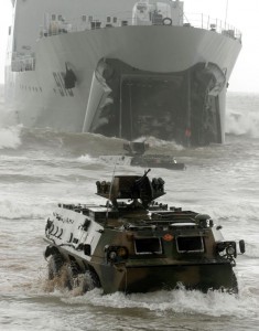 Chinese amphibian armoured vehicles take part in China-Russia joint military exercise in eastern ... 山东半岛,中国两栖装甲车正在参与中俄联合军演