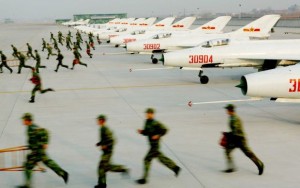 山东济南军事基地中国空军士兵正在训练 山东济南某军事基地,中国空军士兵正在训练