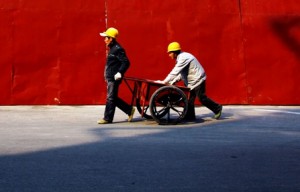 中国去年有超过2300万人脱贫 中国农民工