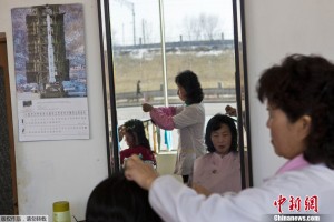 为了抵御资本主义腐化影响,朝鲜向民众推荐28种发型 朝鲜发廊店