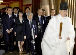 法国网民评论日本参拜靖国神社 日本议会168名议员参拜靖国神社