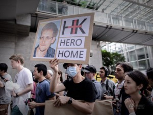 香港千人游行声援斯诺登
